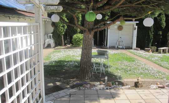 Wunderschönes Einfamilienhaus - super Lage - große Garage - Garten mit sommerlicher Atmosphäre