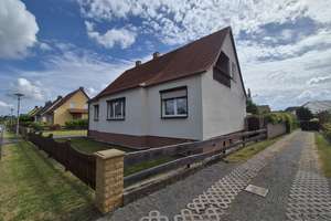 Einfamilienhaus mit Einliegerwohnung und großzügigem Grundstück in Mockrehna zu verkaufen! – Gartenweg 10, 4862 Mockrehna – Vorschaubild 2