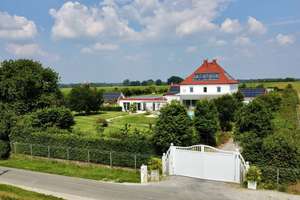 Technisch und energetisch Neuwertige Villa mit Pool, luxuriösem Wellnessbereich, Parkgrundstück. – Die vollständige Adresse der Immobilie erhältst du vom Anbieter., 33154 Salzkotten – Vorschaubild 8