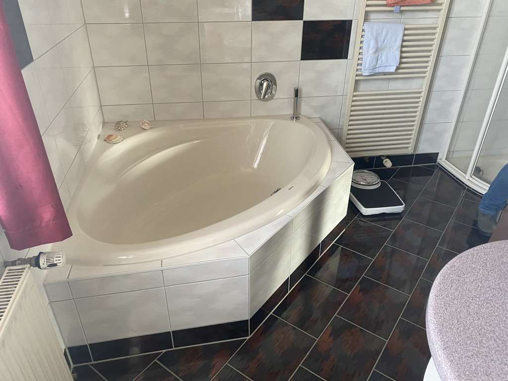 Immobilie in Dermbach - Modernisiertes Einfamilienhaus mit Garagen in Dermbach - Bild 4