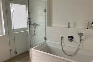 Exklusive, helle 4-Zimmer-Wohnung mit Balkon, Einbauküche und TG-Stellplatz in guter Lage – 61194 Niddatal – Vorschaubild 3