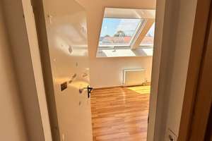 Provisionsfrei: Charmantes Reihenmittelhaus mit ausgebautem Dachgeschoss im ruhigen Aubing – Joseph-Suder-Bogen 29, 81245 Altaubing, München – Vorschaubild 8