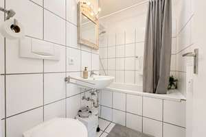 Lichtdurchflutete 1-Zimmer-Wohnung mit Balkon und ruhigem Wohncharakter – Die vollständige Adresse der Immobilie erhältst du vom Anbieter., 40470 Mörsenbroich, Düsseldorf – Vorschaubild 3
