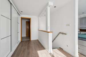 Modernisiertes Einfamilienhaus mit großzügigem Garten und zwei Garagenstellplätzen – Die vollständige Adresse der Immobilie erhältst du vom Anbieter., 70378 Steinhaldenfeld, Stuttgart – Vorschaubild 2