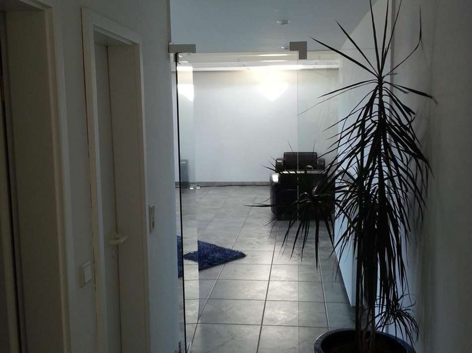 Blick vom Flur ins Wohnzimmer