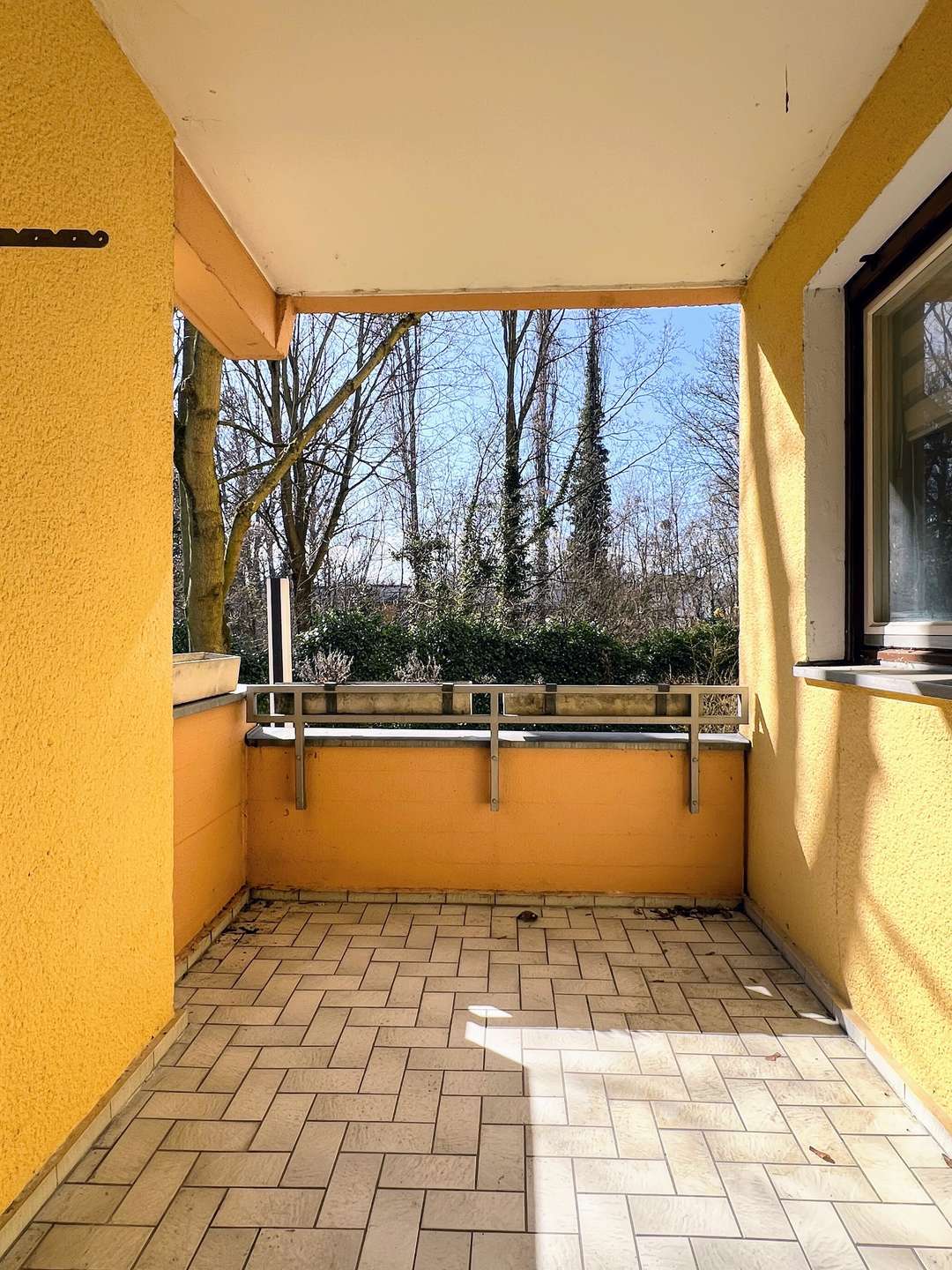FREI! Ruhige 2-Zi.-Whg im Hochparterre in LANKWITZ + Balkon + Modernisierungsbedarf + Stellplatz, Berlin – Bild 3