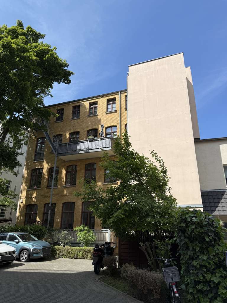 ++ Hochwertige Terrassenwohnung (eigener Gartenanteil) mit Parkettboden im Hinterhaus ++