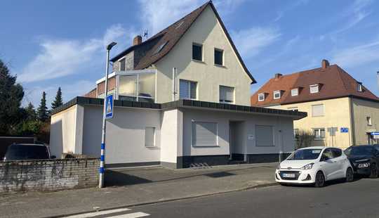 Bild von Besondere Immobilie, ein Einfamilienhaus und ein Wohnhaus mit einer Gewerbeeinheit