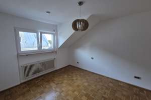 Helle 2-Zimmer Dachgeschosswohnung mit Balkon in Karlsruhe Innenstadt-West – Die vollständige Adresse der Immobilie erhältst du vom Anbieter., 76133 Innenstadt-West, Karlsruhe – Vorschaubild 2