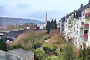 Helle 3-Zimmer-Wohnung mit Dachterrasse
Weitblick über Wuppertal inklusive – Die vollständige Adresse der Immobilie erhältst du vom Anbieter., 42285 Barmen, Wuppertal – Vorschaubild 12