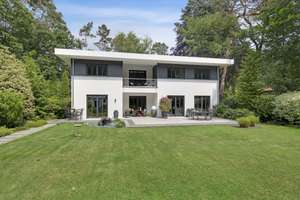 Exklusives Einfamilienhaus im neuwertigen Zustand I bezugsfrei I Doppelgarage I Wärmepumpe – Die vollständige Adresse der Immobilie erhältst du vom Anbieter., 14476 Groß Glienicke, Potsdam – Vorschaubild 2