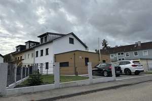 Wohnen mit Charakter: Großzügiges Endreihenhaus in Ehingen