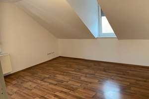 Wohnen mit Charakter: 2,5-Zimmer-Dachgeschosswohnung in Mannheim – Schönauer Straße 38, 68307 Sandhofen, Mannheim – Vorschaubild 2