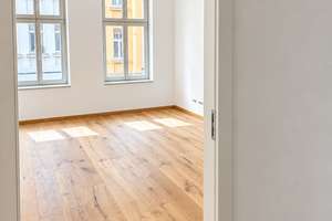Neu saniert: Moderne 2-Raum-Wohnung mit Einbauküche