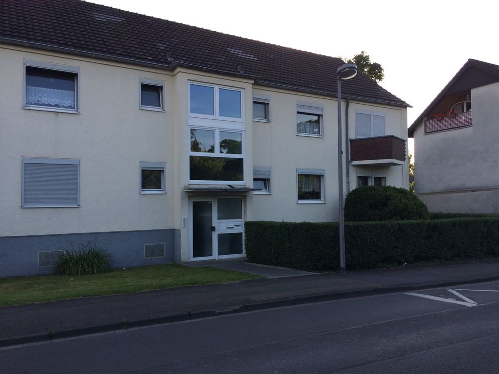 Möblierte 2 Zimmer Wohnung mit Balkon in Bergisch Gladbach Hand