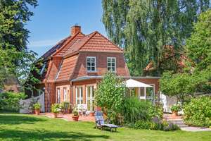 Ein Zuhause mit Seele – stilvoll, geborgen und voller Geschichte – Die vollständige Adresse der Immobilie erhältst du vom Anbieter., 24340 Eckernförde – Vorschaubild 1