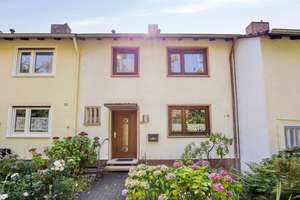 Familienfreundliches Reihenmittelhaus mit Garten, Garage und viel Potenzial in ruhiger Lage – Die vollständige Adresse der Immobilie erhältst du vom Anbieter., 56076 Pfaffendorfer Höhe, Koblenz – Vorschaubild 3
