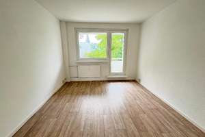 modern sanierte 3-Raum-Wohnung mit Balkon mit Südausrichtung – Goetheweg 1, 6406 Bernburg (Saale) – Vorschaubild 1