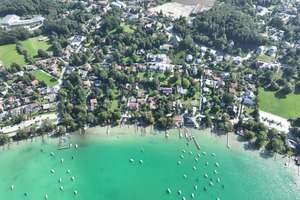 Ⓣäglich den See genießen. Architekten-Villenhälfte in Ufernähe. Erstbezug & Toplage. Mit Traumgarten – Die vollständige Adresse der Immobilie erhältst du vom Anbieter., 82211 Herrsching am Ammersee – Vorschaubild 1