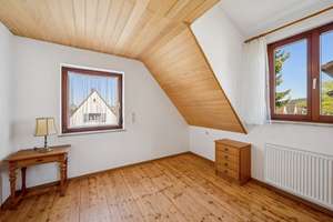 Provisionsfrei – Helles, familienfreundliches Haus mit sonniger Terrasse & schönem Garten – Die vollständige Adresse der Immobilie erhältst du vom Anbieter., 75180 Sonnenberg, Pforzheim – Vorschaubild 17