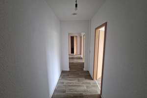**FAMILIEN WILLKOMMEN**4-Zimmer-Wohnung // Balkon // Bad mit Wanne // 4.OG // ab sofort – Ringstraße 183, 4209 Grünau-Mitte, Leipzig – Vorschaubild 3