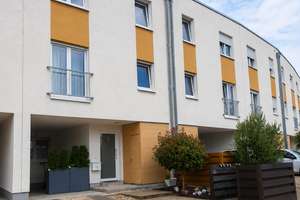 Modernes Reihenmittelhaus (Bj. 2012) mit 144 m², Einbauküche und 2 Stellplätzen in Köln-Widdersdorf