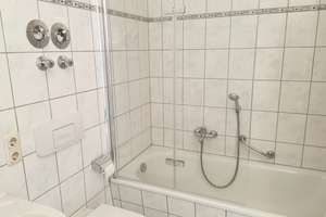 Tolle DG-Whg. mit Balkon, Einbauküche, Designebelag, Bad mir Wanne und Duschaufsatz...... – Charlottenstraße 81, 9126 Gablenz, Chemnitz – Vorschaubild 15
