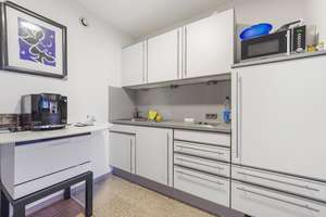 Möbliertes Studio-Apartment mit atemberaubender Aussicht – Hamburger Allee 6, 30161 Oststadt, Hannover – Vorschaubild 6