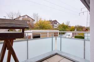 Sanierte Wohnanlage: 2-Zimmer-Wohnung mit Balkon und eigener Garage