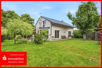 Großes Einfamilienhaus in ländlicher Idylle