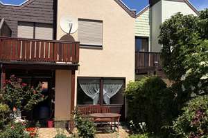 Charmantes Reihenmittelhaus mit vier Zimmern in ruhiger Wohnlage von Neu-Anspach – Die vollständige Adresse der Immobilie erhältst du vom Anbieter., 61267 Neu-Anspach – Vorschaubild 2