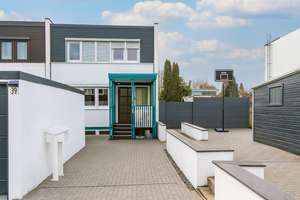 Reihenendhaus mit viel Platz und großem Grundstück – Rheinstraße 39, 71083 Herrenberg – Vorschaubild 1