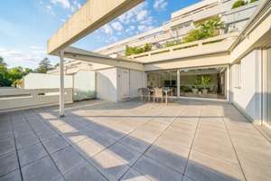 Haus im Haus: Attraktive 3-Zimmer Terrassenwohnung mit Garage, Stellplatz und großer Terrasse