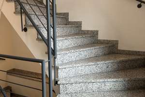 3.Fam.Haus mit jeweils 3Zi.Küche,Diele Bad und separates WC mit großen Balkonen und 30qm Terrasse.
 – Neusser Straße 394, 41065 Lürrip, Mönchengladbach – Vorschaubild 6