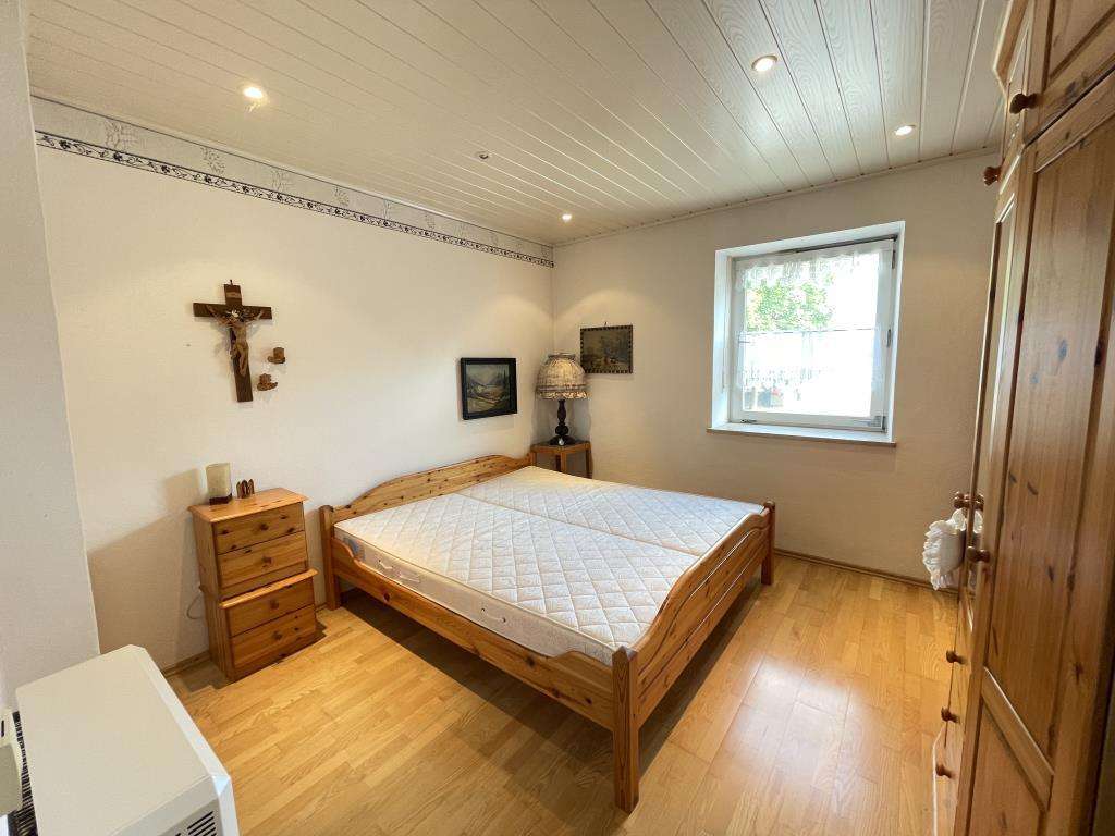 Immobilie in Lappersdorf - Mehrfamilienhaus mit Entwicklungspotenzial Lappersdorf – Naturverbunden und Stadtnah - Bild 3