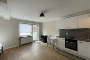 Möblierte 1‑Zimmerwohnung  - Furnished apartment with balcony & WI-Fi, available now – Thusneldastraße xx, 81543 Untergiesing, München – Vorschaubild 1