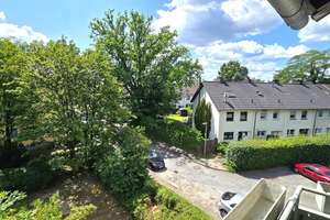 Renovierte 3-Zimmer-Wohnung mit Loggia in grüner Lage von Bielefeld-Sennestadt