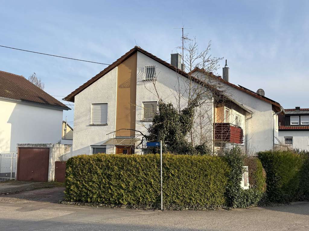 Immobilie in Kirchheim am Neckar - Doppelhaushälfte  mit Garage und 2 Stellplätzen - Bild 1