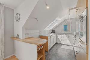 Moderne, lichtdurchflutete 3 Zimmer DG-Wohnung mit großem Süd-Ost-Balkon und Garage – Die vollständige Adresse der Immobilie erhältst du vom Anbieter., 70599 Schönberg, Stuttgart – Vorschaubild 3