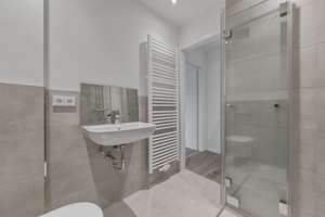 Modernes Ambiente, lichtdurchflutet und hochwertig renoviert: 2-Zimmer-Wohnung in München-Moosach! – Die vollständige Adresse der Immobilie erhältst du vom Anbieter., 80992 Alt-Moosach, München – Vorschaubild 17