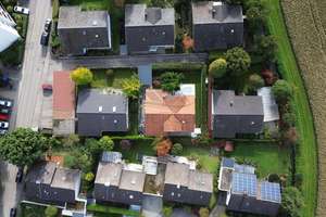 Ruhig gelegenes Einfamilienhaus mit Terrasse, Garage und Carport in Altötting – Hüttenberger Weg 20, 84503 Altötting – Vorschaubild 17