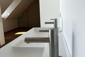 Neuwertiges 4-Zimmer-Penthouse mit Dachterrasse, Aufzug & Deckenkühlung in best Lage – 80538 Englischer Garten, München – Vorschaubild 9