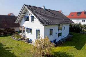 Familienfreundliches Einfamilienhaus mit weitläufigem Grundstück in Burlafingen.