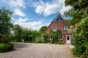 Absolute Alleinlage, riesiges Grundstück, Freiheit total. Schöner Resthof im Herzen Nordfrieslands. – Die vollständige Adresse der Immobilie erhältst du vom Anbieter., 25862 Goldelund – Vorschaubild 1