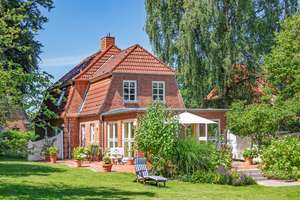 Ein Zuhause mit Seele – stilvoll, geborgen und voller Geschichte – Die vollständige Adresse der Immobilie erhältst du vom Anbieter., 24340 Eckernförde – Vorschaubild 1