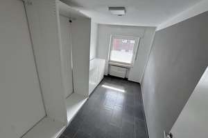 + + Moers-Zentrum nähe Park | Wohnung mit Einbauküche + Stellplatz | Renoviert | KEINE Provision + + – Uerdinger Straße 26, 47441 Mitte, Moers – Vorschaubild 5