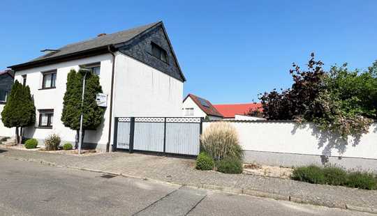 Bild von Großzügiges Einfamilienhaus mit separatem Büro-/Gewerbegebäude und vielen Extras