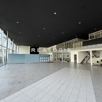 ca. 1.200 m² große Showroom- und Werkstattfläche mit Büro und Freifläche