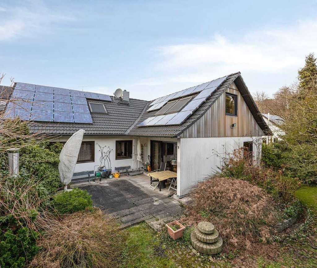 Immobilie in Ratingen - Freistehendes Einfamilienhaus mit Doppelgarage und großzügiger Wohnfläche in Rating - Bild 3