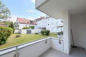 Ruhige Lage am Olympiapark und BMW ! Renovierte 2 Zimmer-Wohnung mit Süd-Balkon in Schwabing-West – Die vollständige Adresse der Immobilie erhältst du vom Anbieter., 80809 Am Luitpoldpark, München – Vorschaubild 3
